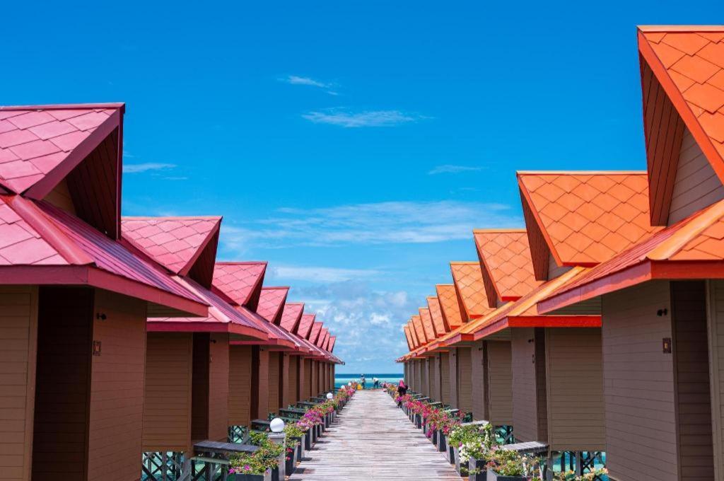 Sand Bay Resort Semporna Exterior photo
