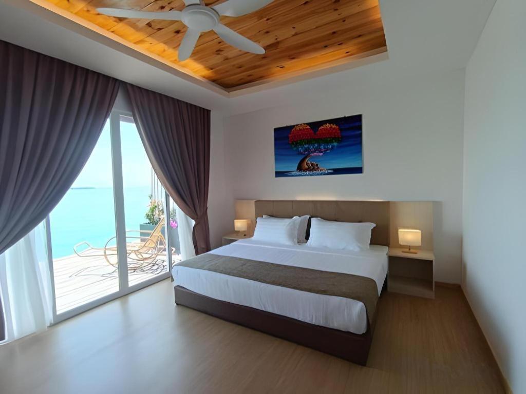 Sand Bay Resort Semporna Exterior photo