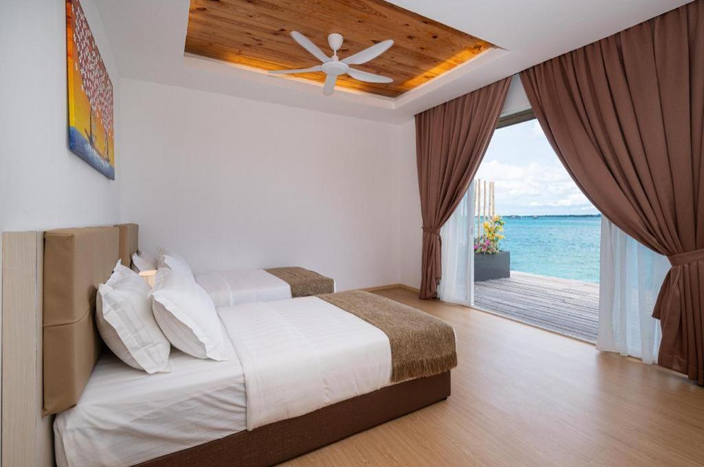 Sand Bay Resort Semporna Exterior photo