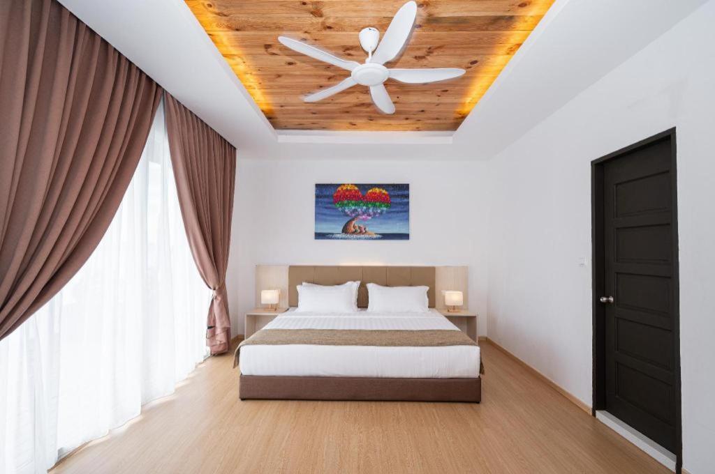 Sand Bay Resort Semporna Exterior photo